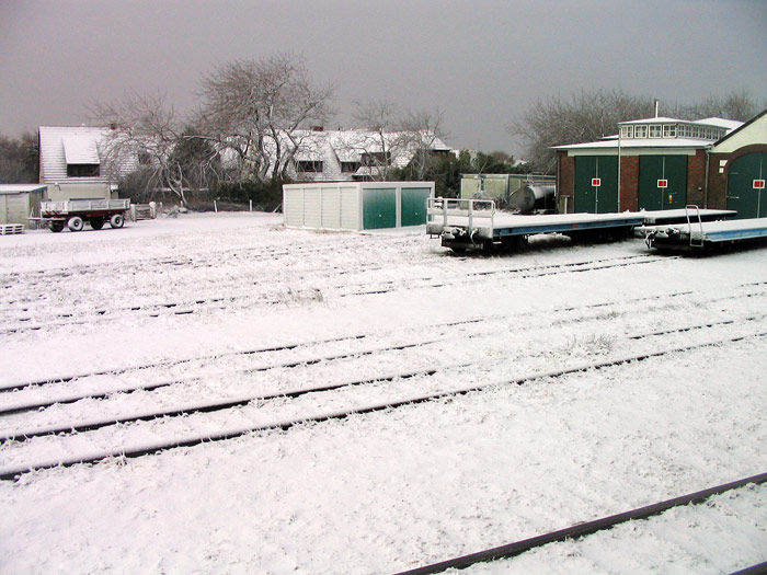 Verschneite Bahngleise