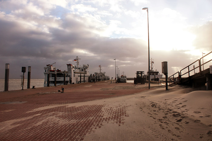 Schiffe am Westanleger