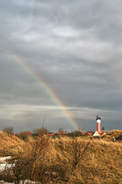 Regenbogen &uuml;ber dem Dorf