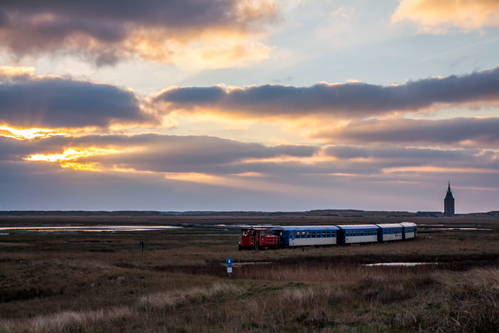 Vorbeifahrende Inselbahn
