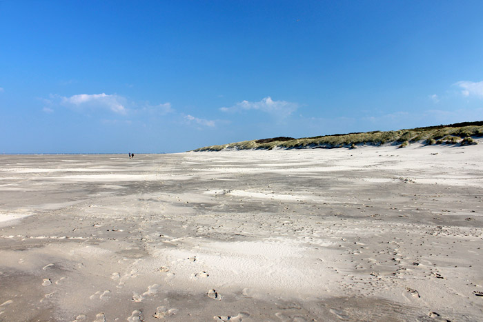 Weiter Strand im Osten