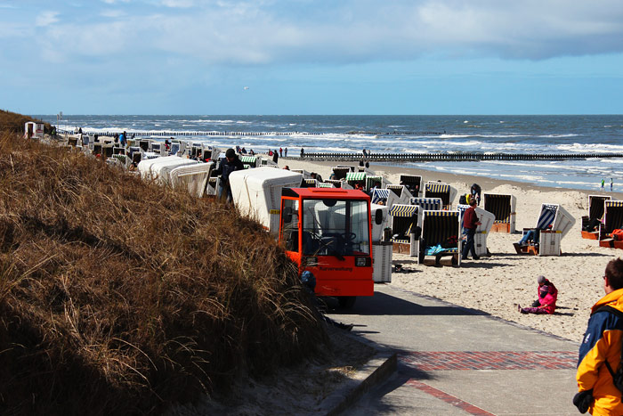 Ausbringen der Strandk&ouml;rbe