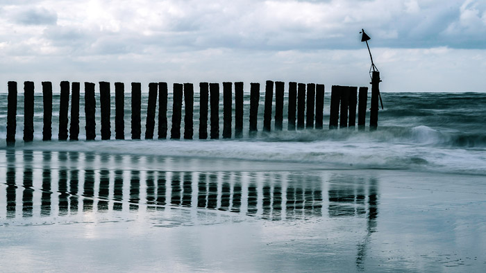 Brandung an der Pfahlbuhne