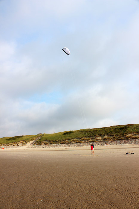 Abendliches Drachen steigen lassen