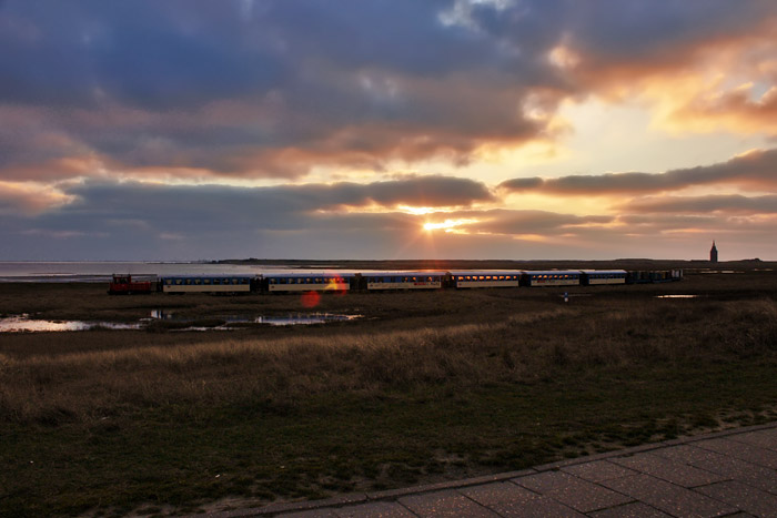 Vor&uuml;berfahrende Inselbahn
