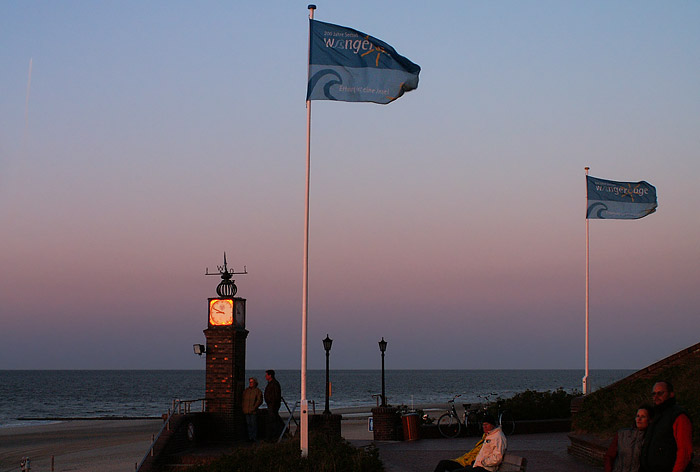 Abendd&auml;mmerung an der Strandpromenade