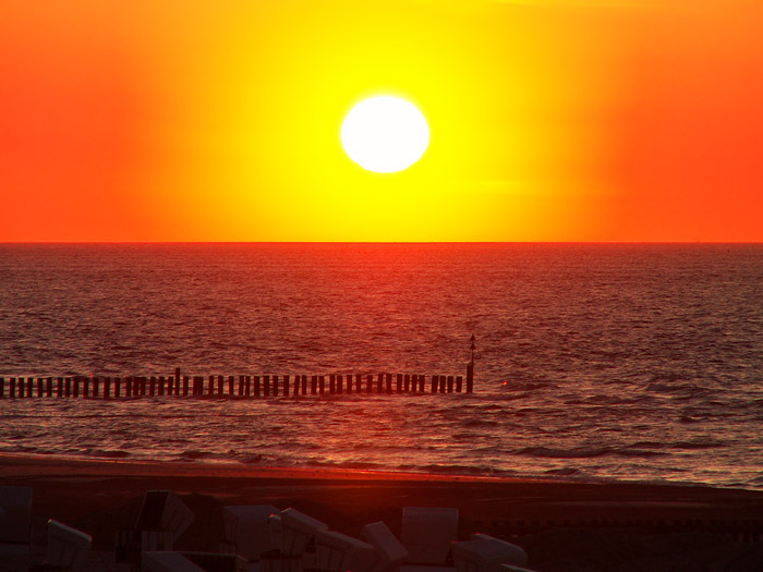Sonnenuntergang &uuml;ber dem Meer