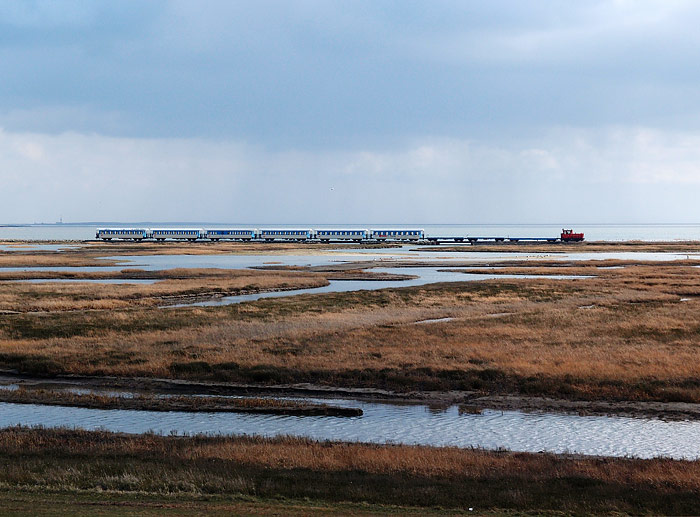 Vorbeifahrende Inselbahn