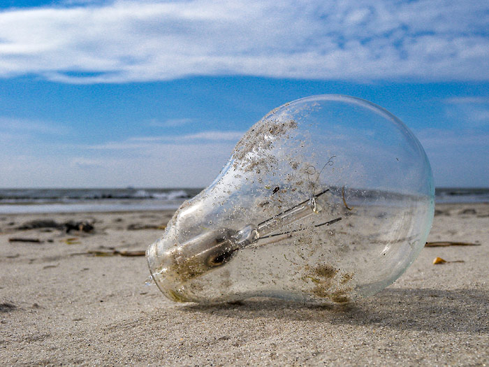 Gl&uuml;hlampen-Strandgut