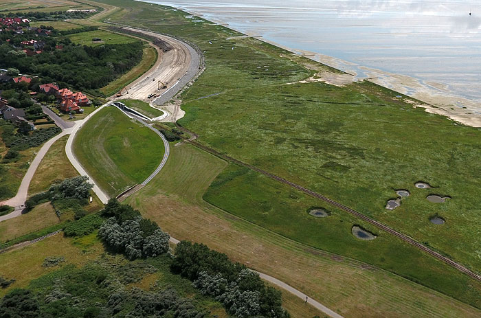 Dorf- und S&uuml;ddeich aus der Luft