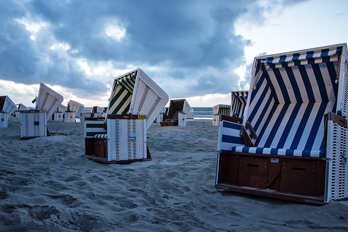 Strandk&ouml;rbe am Abend