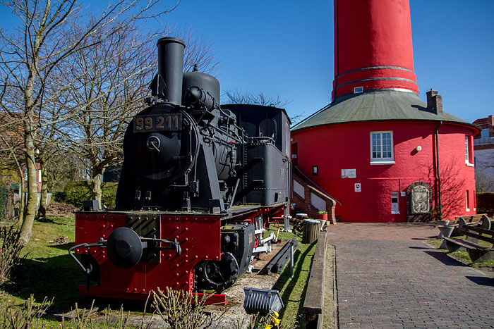 Lok 99&nbsp;211 am Leuchtturm