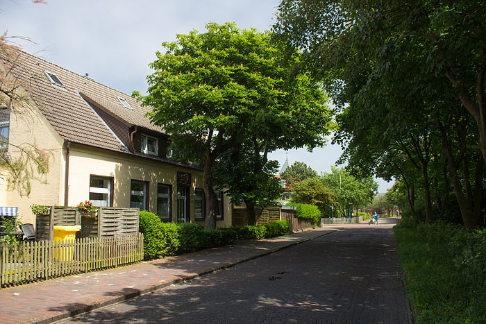 Bahnhofstra&szlig;e mit G&auml;stehaus Nordsee