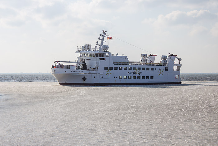 Motorschiff &raquo;Wangerooge&laquo; im Eis