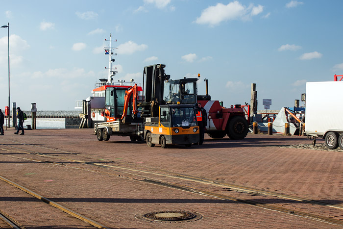 Verladet&auml;tigkeiten am Westanleger