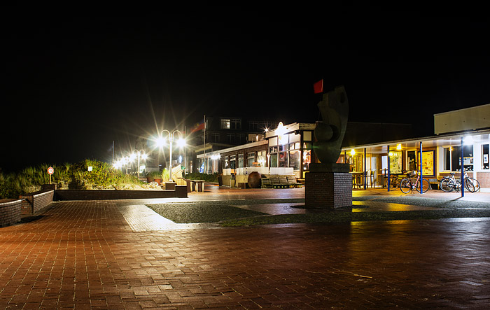 Strandpromenade mit Navigator