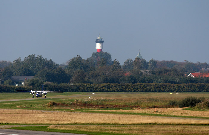 Flugzeug der FLN auf dem Weg zur Startbahn