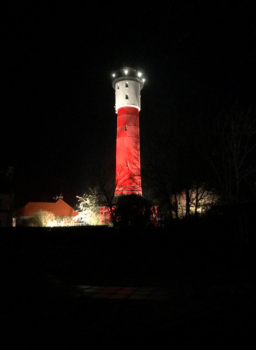 Alter Leuchtturm bei Nacht