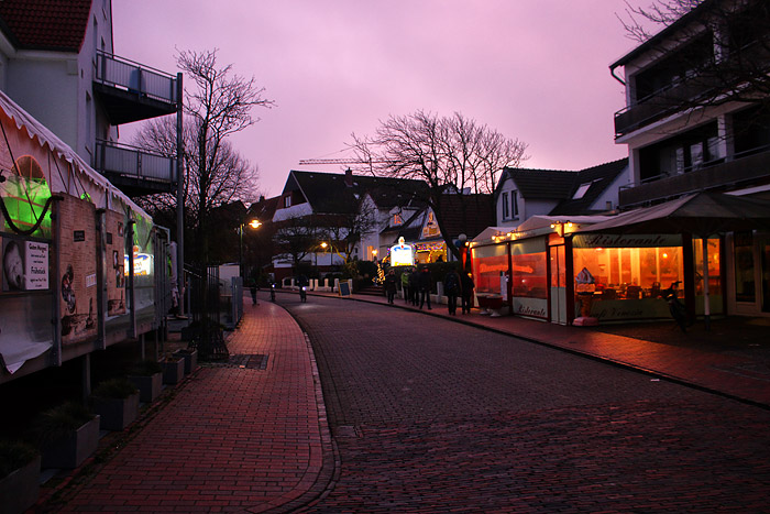Zedeliusstra&szlig;e mit Venezia und Insel-B&auml;ckerei