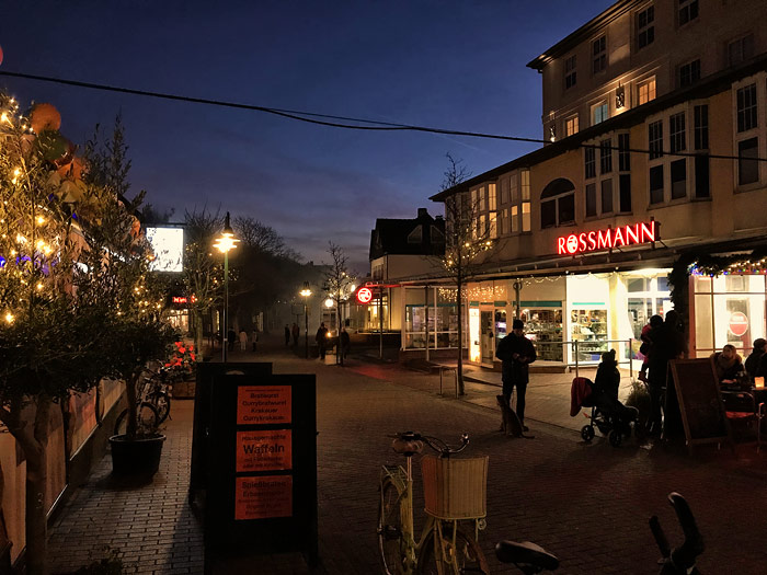 Abendd&auml;mmerung im Dorf