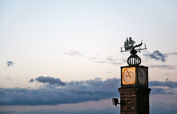 Hauptuhr nördlich vom Pudding