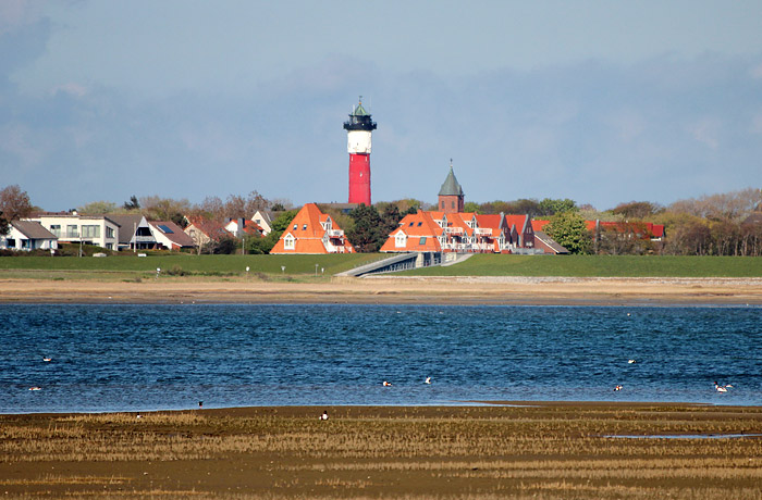 Blick &uuml;ber die Salinebucht hinweg zum Dorf