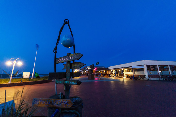 Strandpromenade im D&auml;mmerlicht