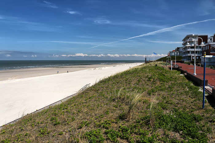 Strand, D&uuml;nen und Promenade