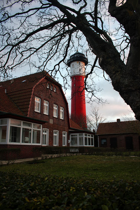 Bundessozialwerk neben dem Leuchtturm