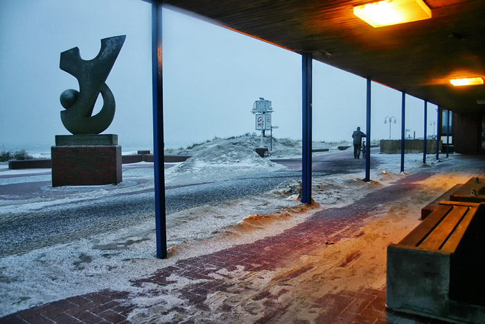 Winterliche Strandpromenade