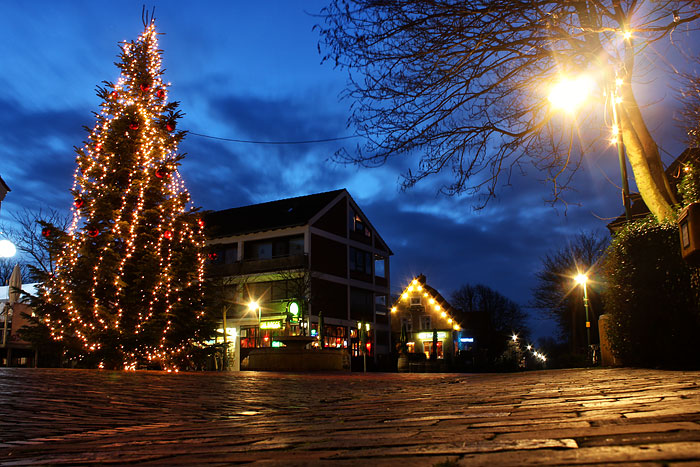 Weihnachtsbaum auf dem Appellplatz