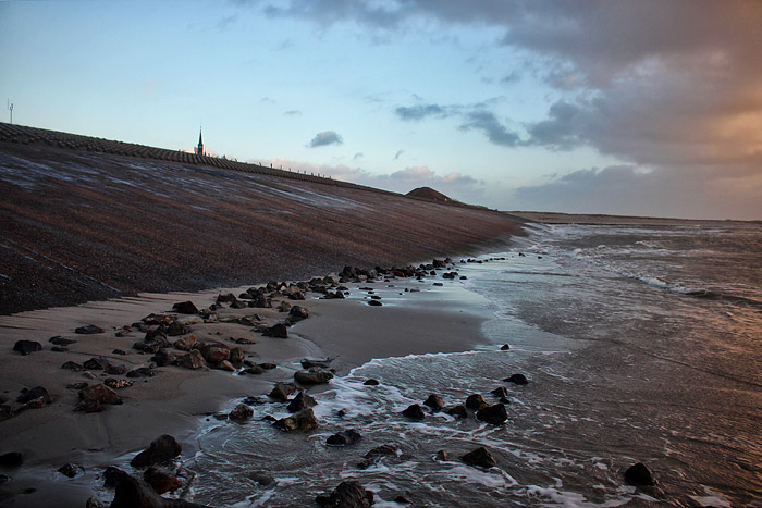 Am Fu&szlig; des S&uuml;dwestdeckwerks