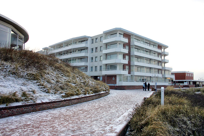 Strandpromenade und Haus Monopol