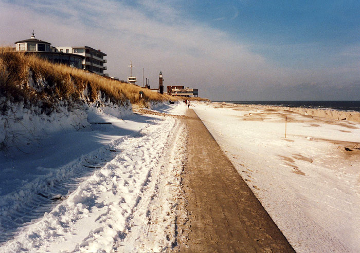 Schneespaziergang am Strand