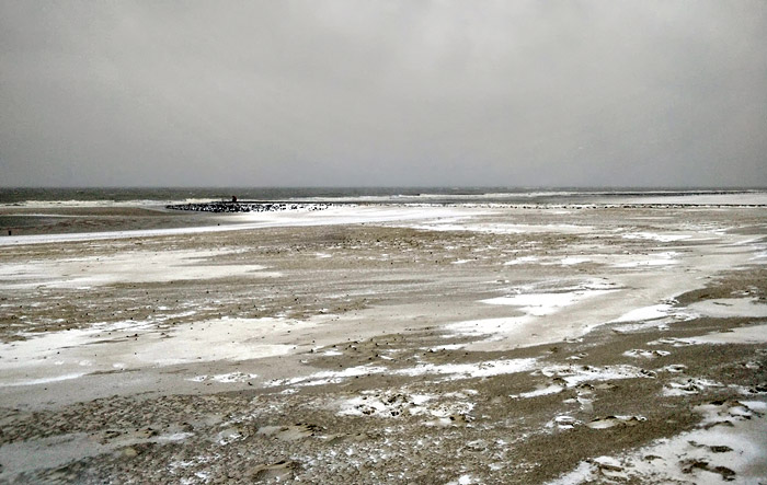 Schnee am Strand