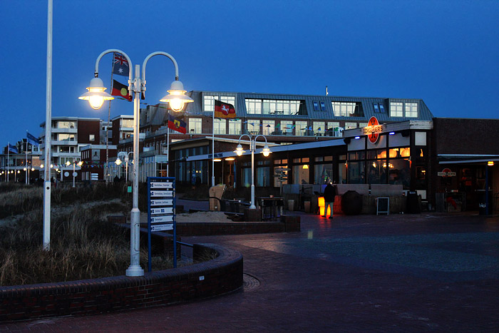 Strandpromenade zur D&auml;mmerzeit