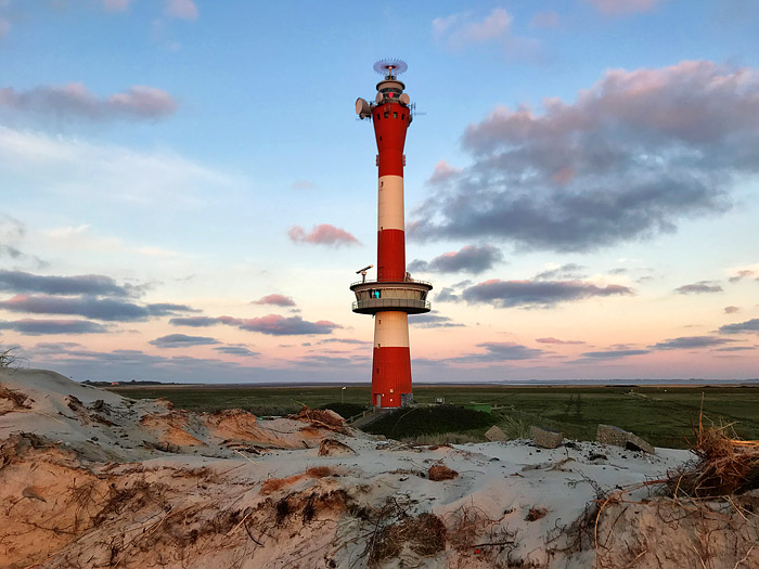 Neuer Leuchtturm in der D&auml;mmerung