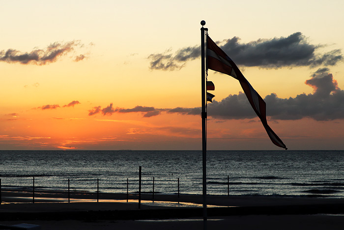D&auml;nemark-Wimpel am Strand