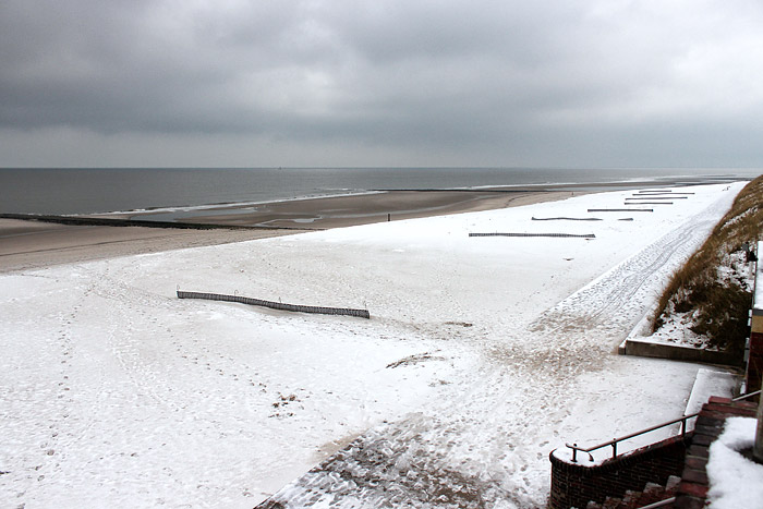 Schnee am Hauptstrand