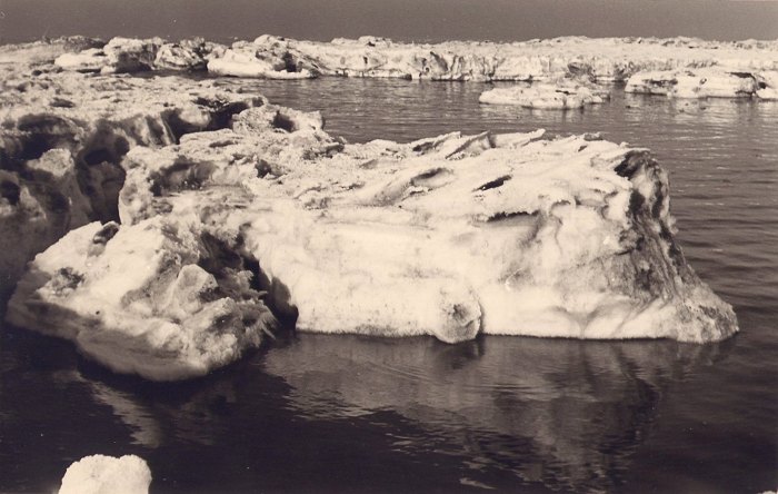 Eisschollen am Hauptstrand