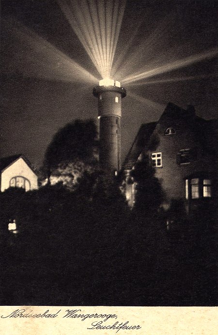 Alter Leuchtturm vom Dorfplatz aus