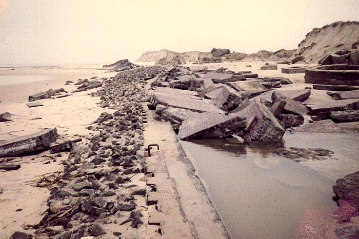 Sturmflut 1962. Zerst&ouml;rte Strandmauer