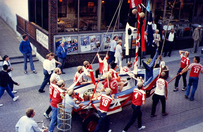 Aufmarsch zum &raquo;Treppefegen&laquo;