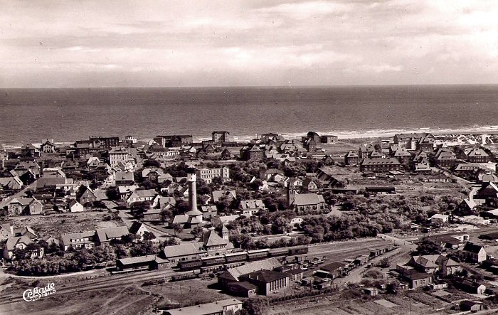 Bahnhof und Inseldorf aus der Luft