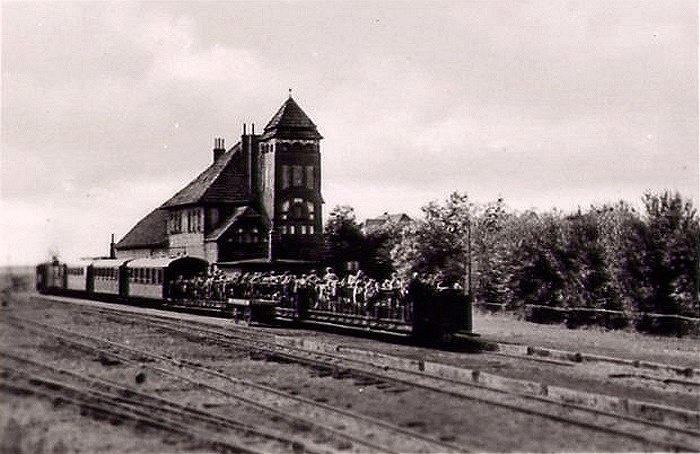 Bahnhof mit Inselbahn