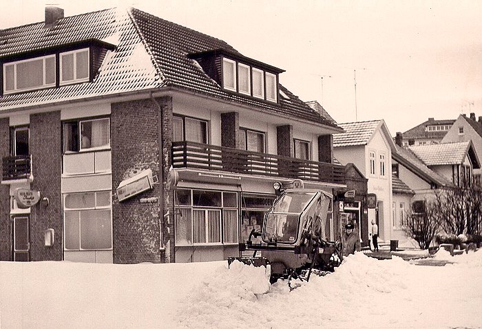 Schneer&auml;umung auf der Zedeliusstra&szlig;e