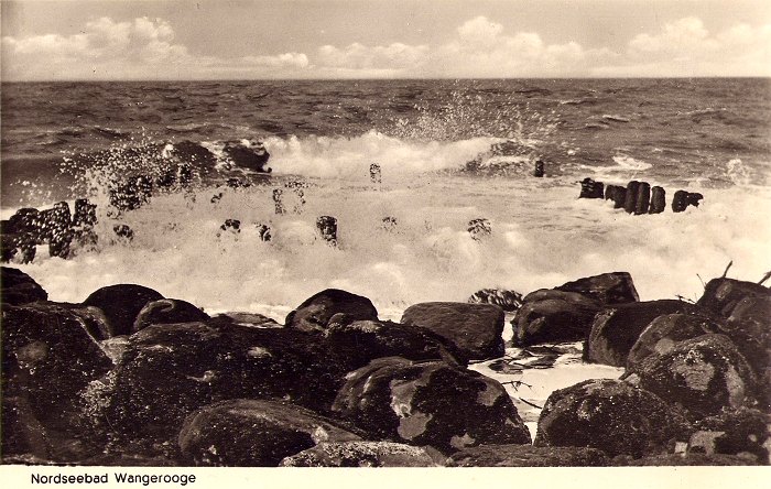 Brandung an der Buhne