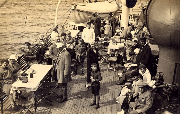 Auf dem Dampfschiff »Lachs« (I)