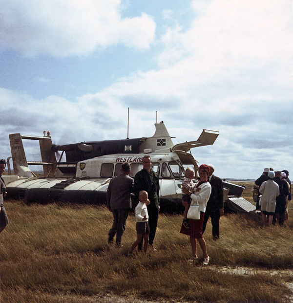 Luftkissenboot in den Salzwiesen