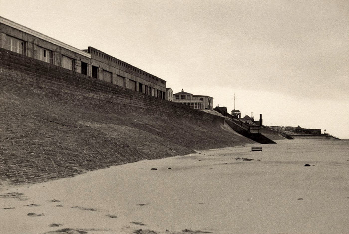 Freigelegte Strandmauer